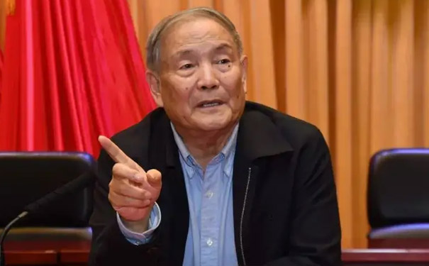 雎國(guó)余 北京大學(xué)經(jīng)濟(jì)研究所所長(zhǎng)