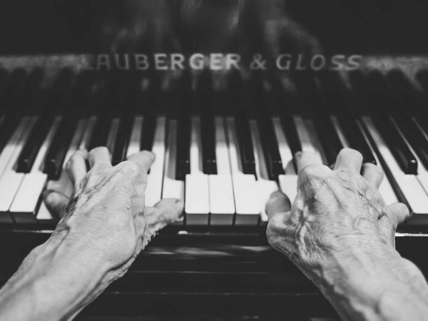 胡安卡洛斯心理學(xué)碩士全球心理學(xué)者校友 配圖1