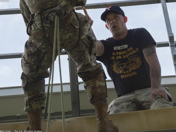 制造業(yè)總裁班:制造業(yè)品牌建設(shè)與市場(chǎng)拓展課程 配圖1